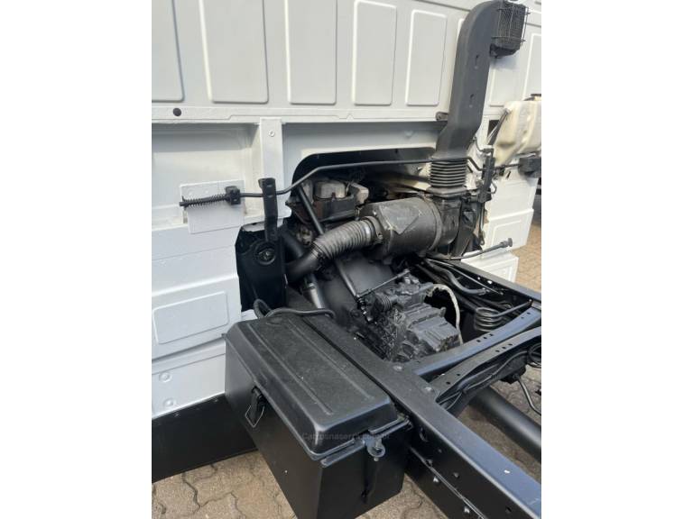 VOLKSWAGEN - 8-140 - 1999/1999 - Branca - Sob Consulta
