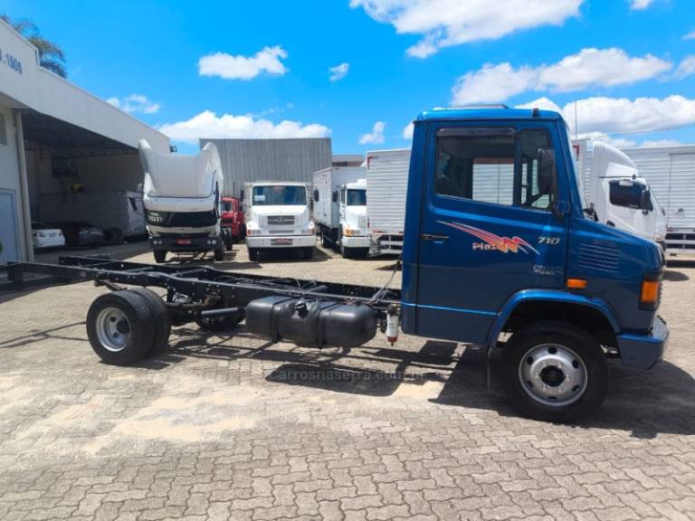 MERCEDES-BENZ - 710 - 2010/2010 - Azul - Sob Consulta