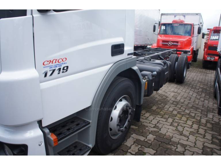 MERCEDES-BENZ - ATEGO 1719 - 2018/2019 - Branca - Sob Consulta